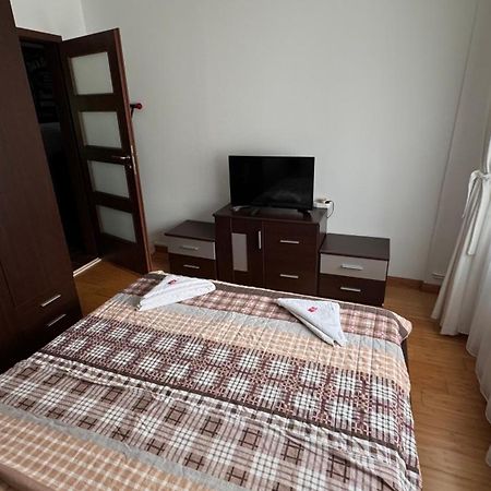 Apartament 3 Camere Отопень Екстер'єр фото