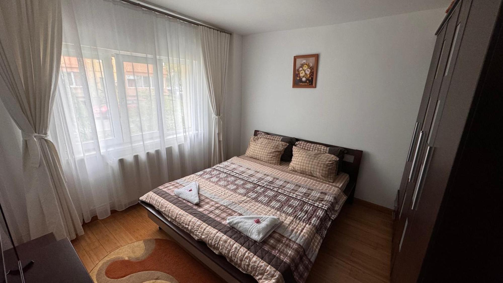 Apartament 3 Camere Отопень Екстер'єр фото