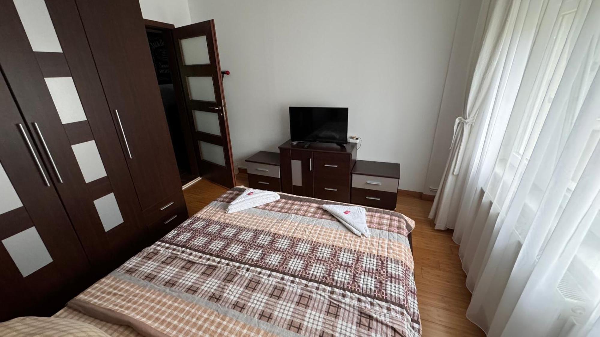 Apartament 3 Camere Отопень Екстер'єр фото
