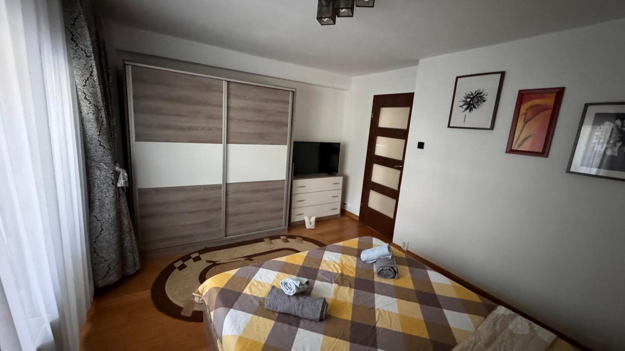 Apartament 3 Camere Отопень Екстер'єр фото