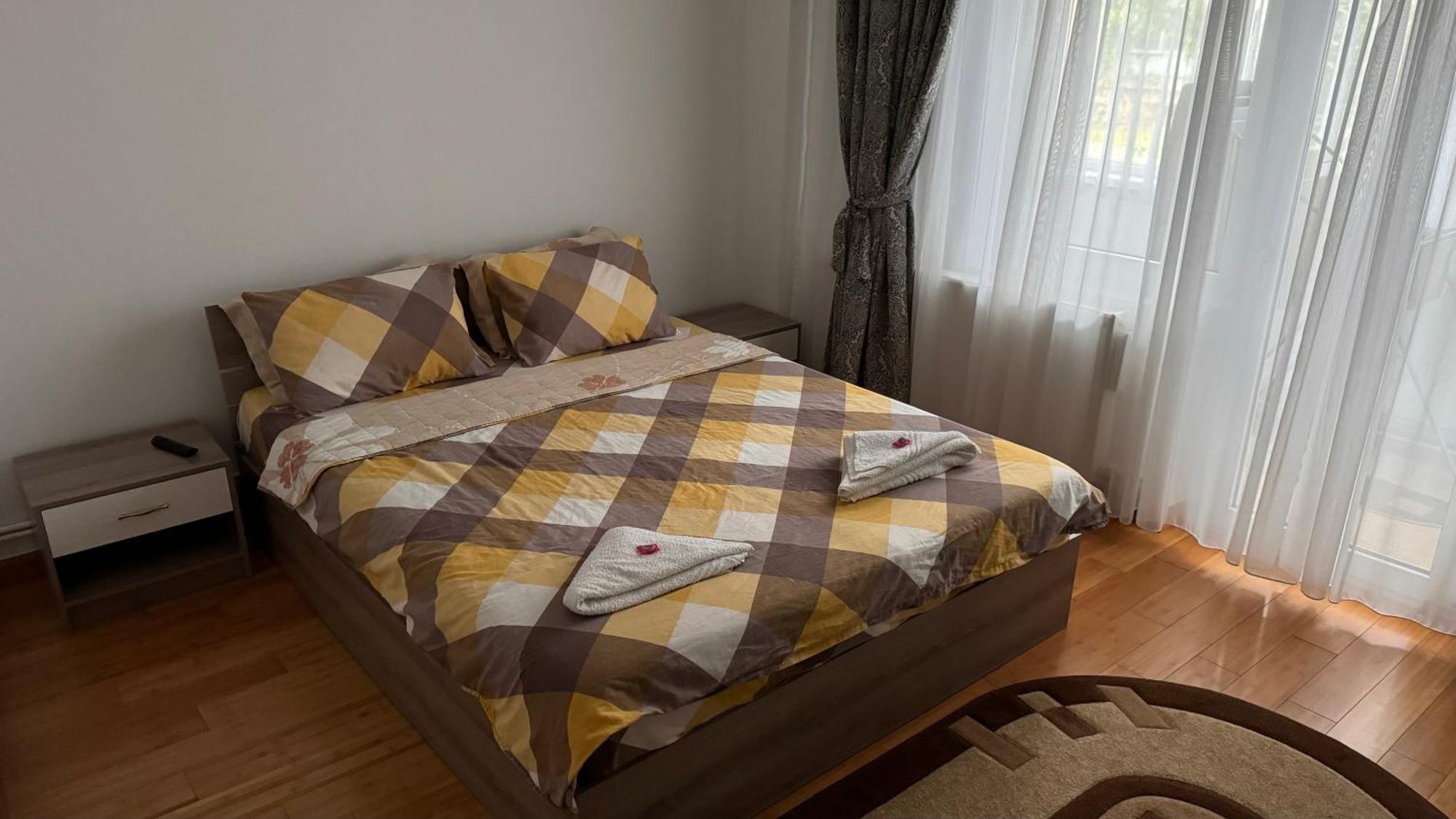 Apartament 3 Camere Отопень Екстер'єр фото