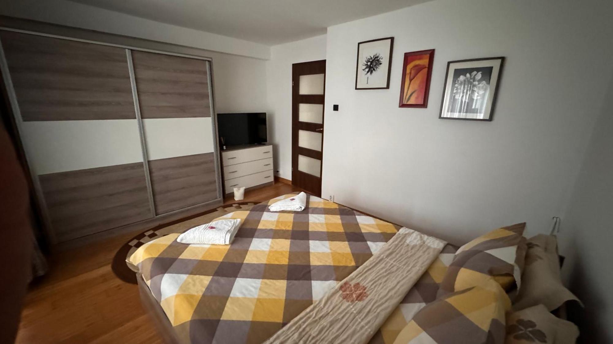 Apartament 3 Camere Отопень Екстер'єр фото