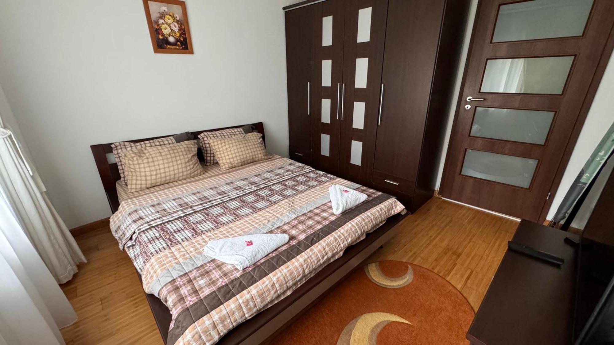 Apartament 3 Camere Отопень Екстер'єр фото