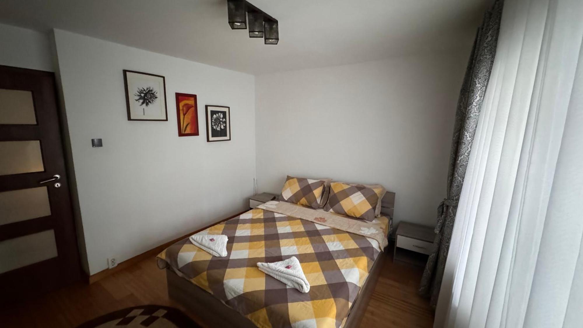 Apartament 3 Camere Отопень Екстер'єр фото